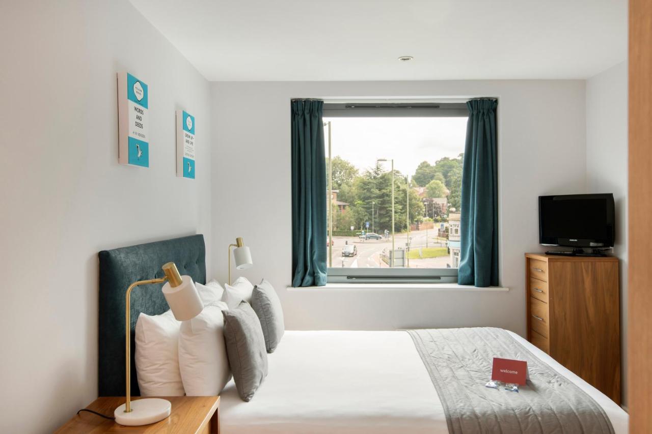 Hq Aparthotel Farnborough Экстерьер фото