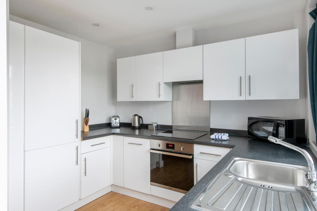 Hq Aparthotel Farnborough Экстерьер фото