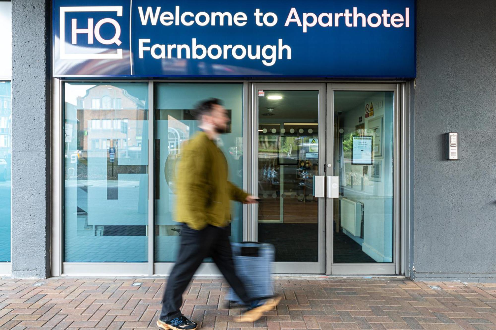 Hq Aparthotel Farnborough Экстерьер фото