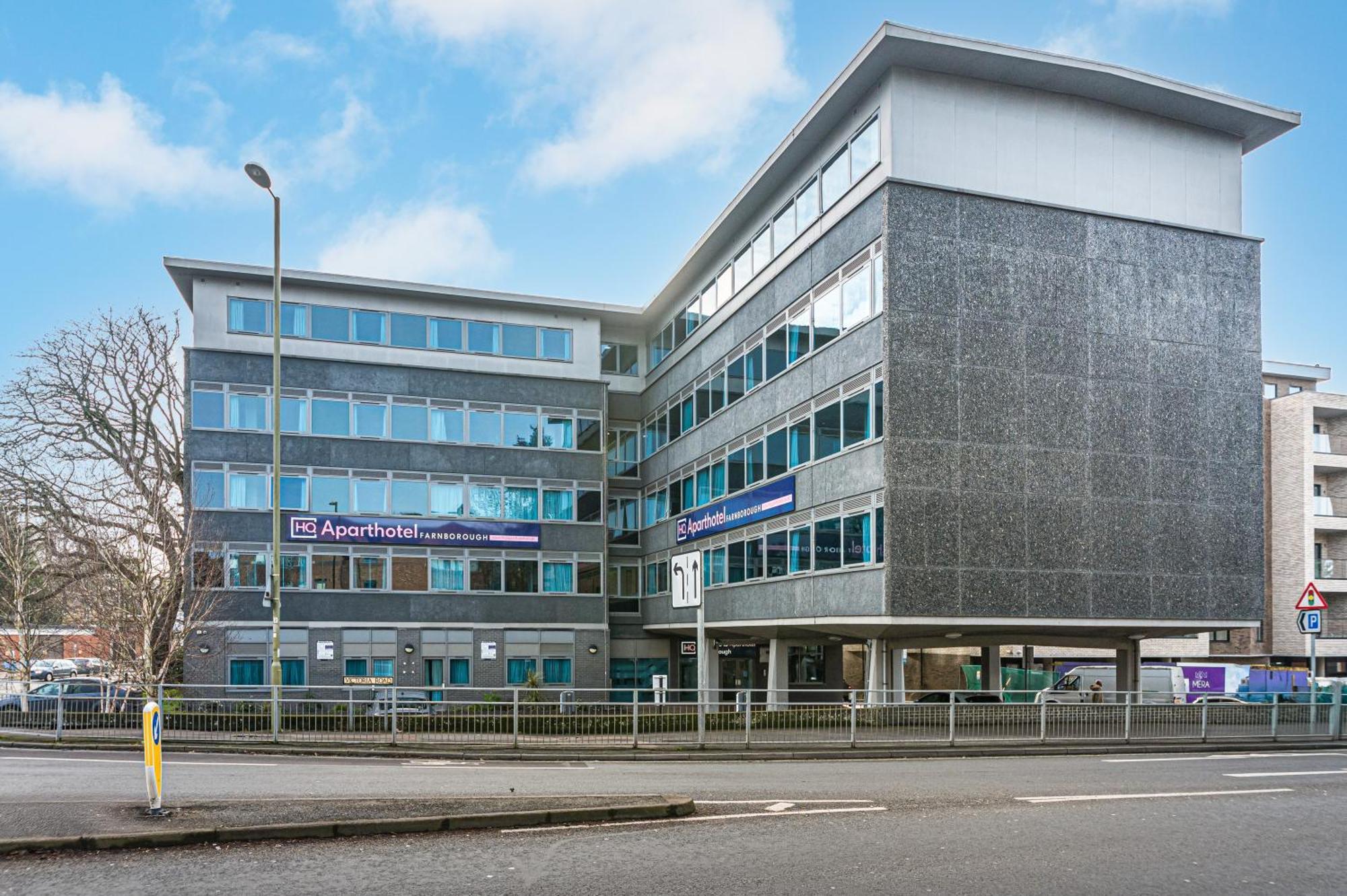Hq Aparthotel Farnborough Экстерьер фото