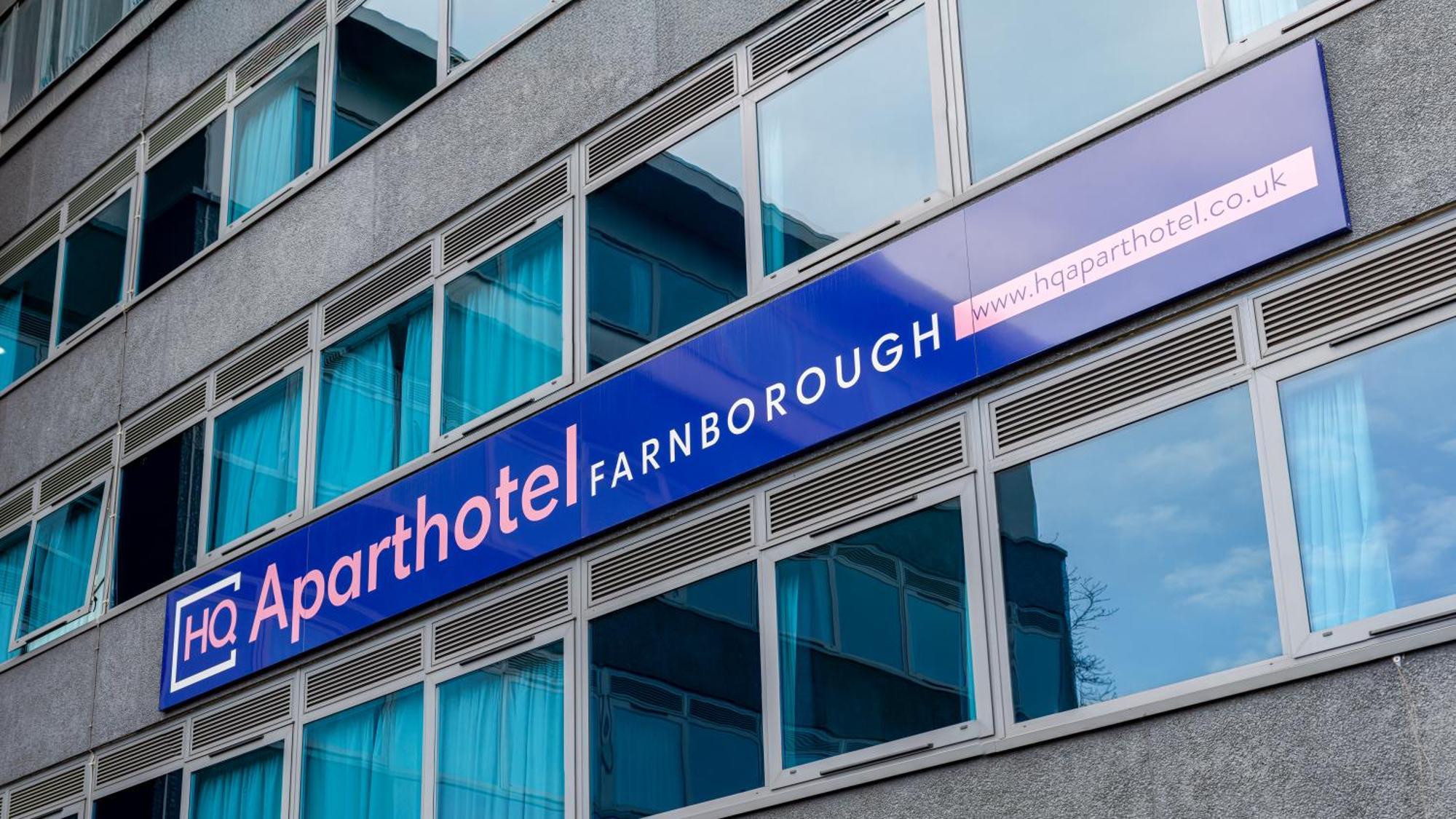 Hq Aparthotel Farnborough Экстерьер фото