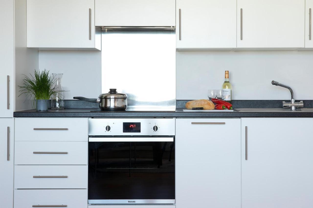 Hq Aparthotel Farnborough Экстерьер фото